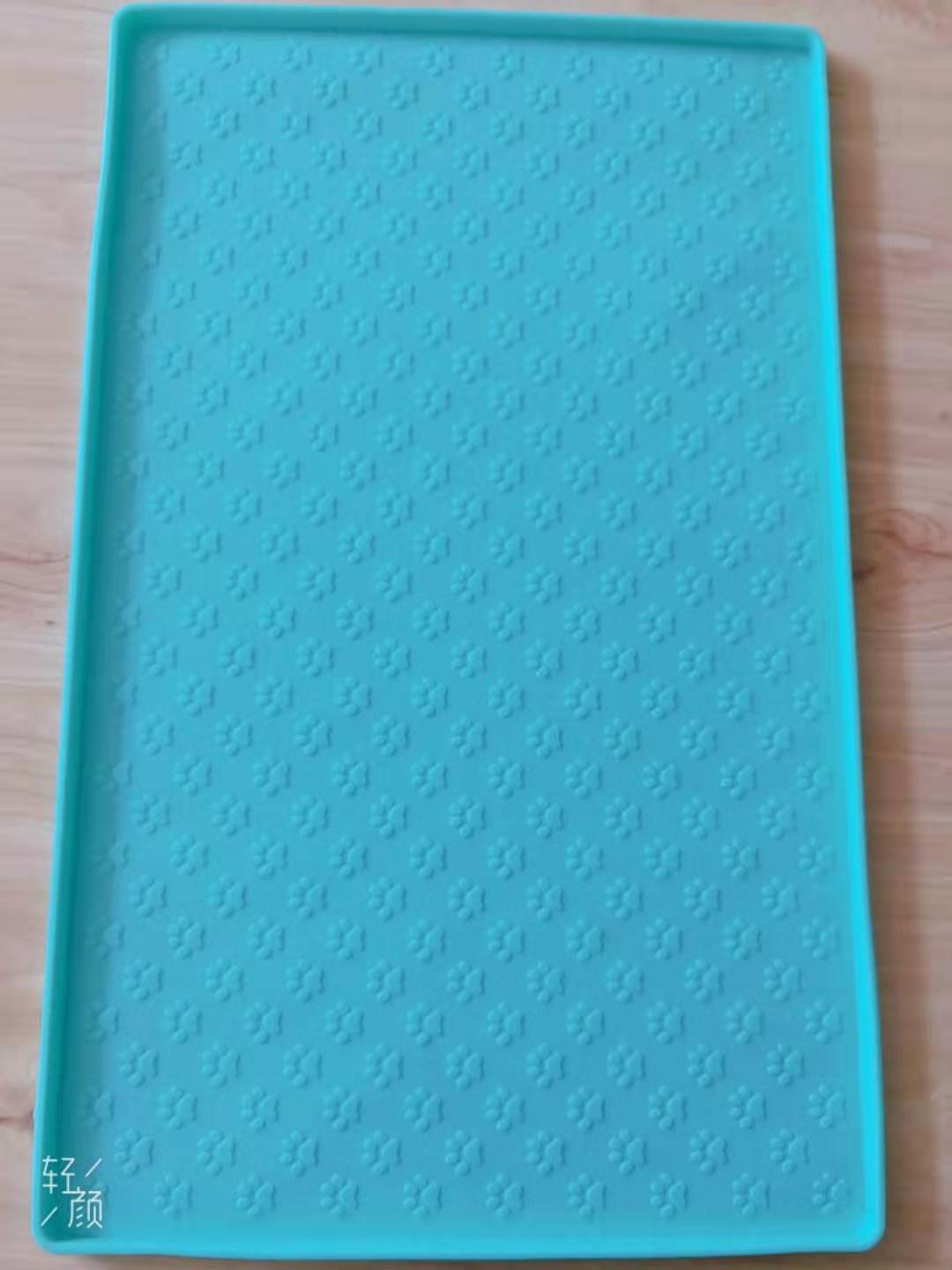 Silicone Pet Paw Pattern Mat for Dogs and Cats